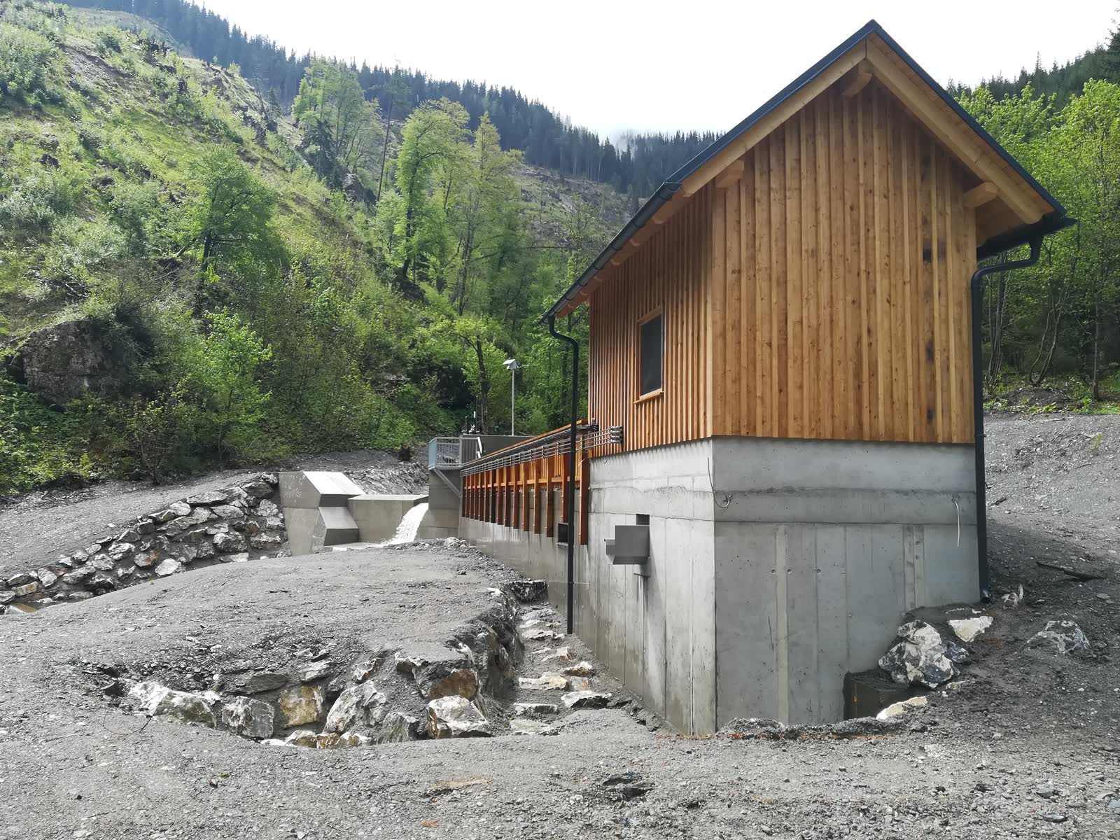 Entsander und Rechenhaus der Wehranlage beim KW Lasitzenbach