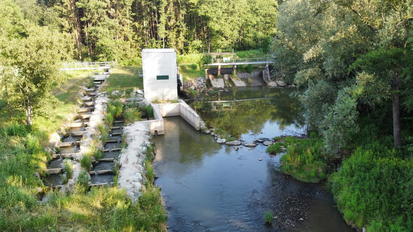 Restwasserkraftwerk und Fischaufstiegshilfe beim KW Maierhofer an der Lafnitz
