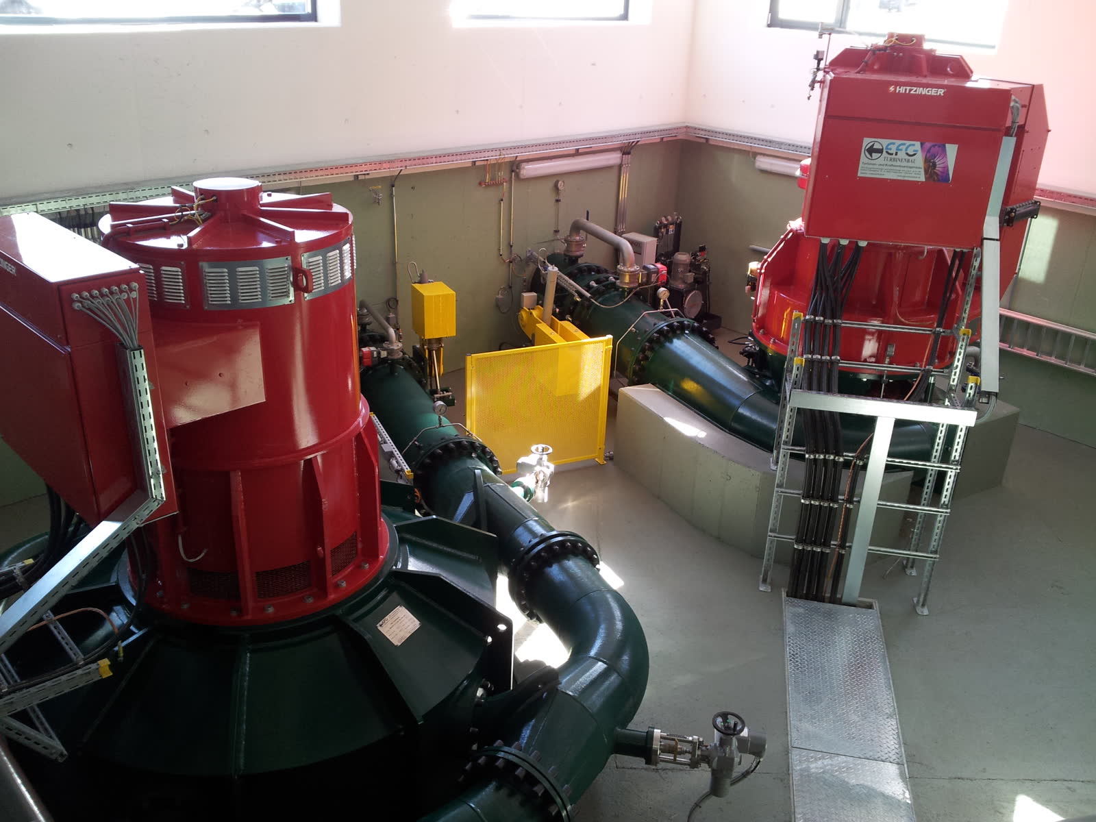 Francis- und Peltonturbine im Krafthaus des KW Forstaubach